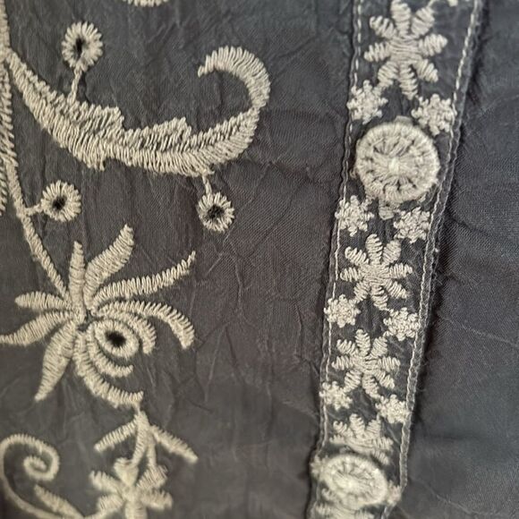 Johnny Was Monroe Blouse Graphite Embroidered Button Front Size XS - Picture 7 of 12